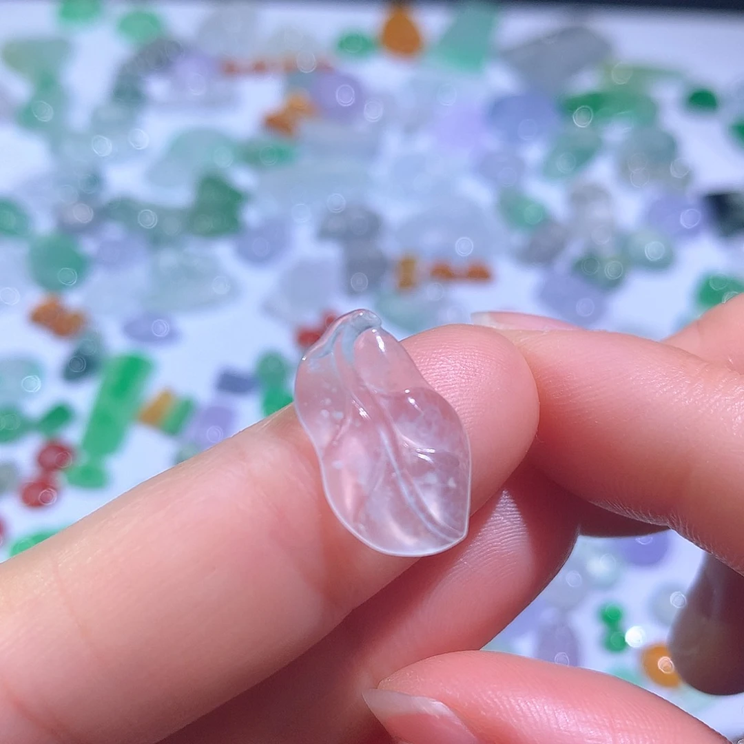 翡翠颈饰未镶嵌叶子