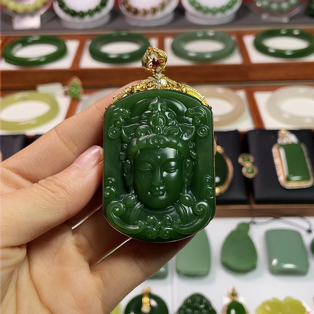 颈饰18K金镶嵌和田玉