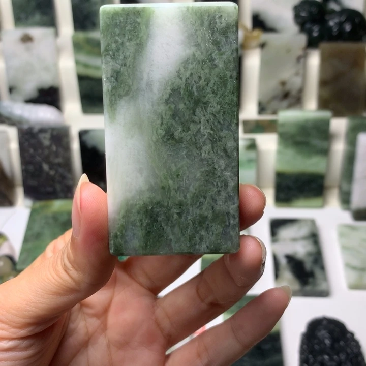 独山玉未镶嵌颈饰