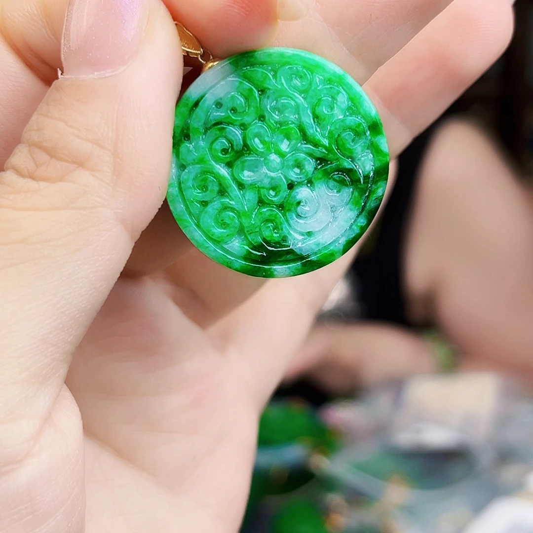 翡翠18K金镶嵌颈饰多样性