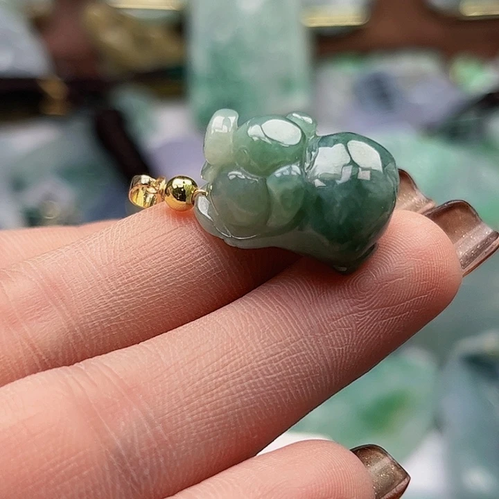 翡翠未镶嵌颈饰挂件