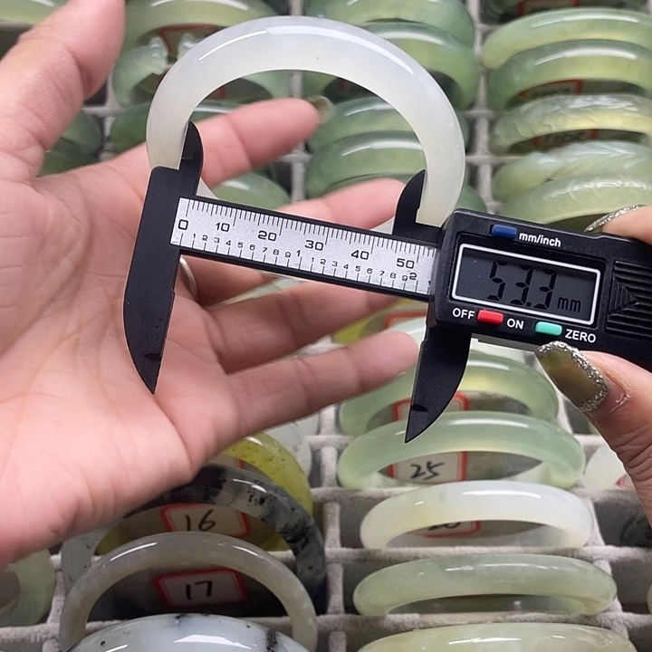 蛇纹石玉未镶嵌手镯29