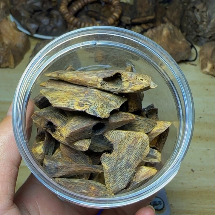 遇***居树脂制品乌身圆叶树心料51克