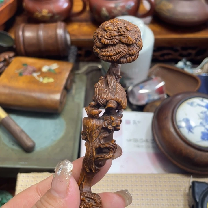 花梨木类端景台陶瓷艺术家的作品