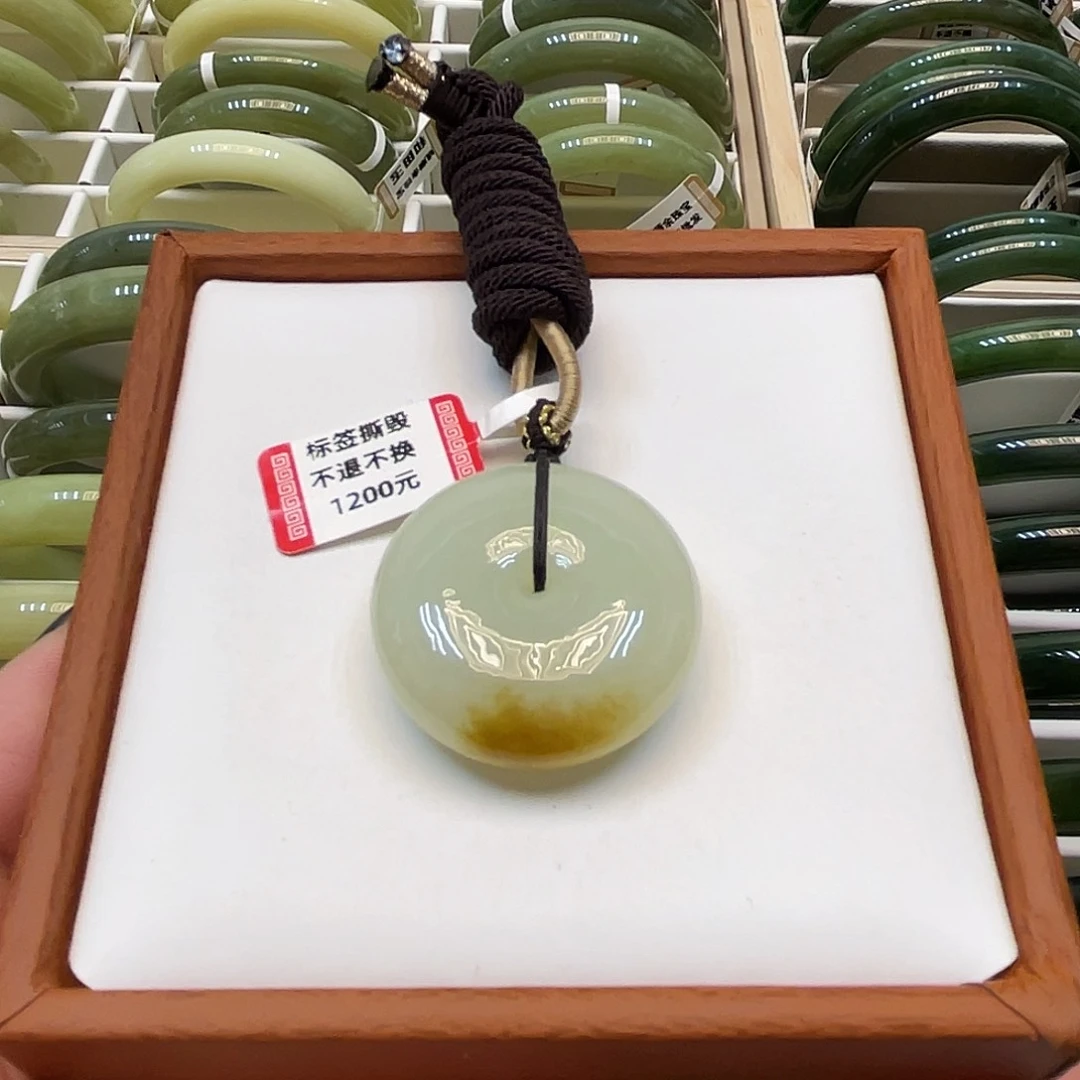 颈饰未镶嵌和田玉（糖玉）