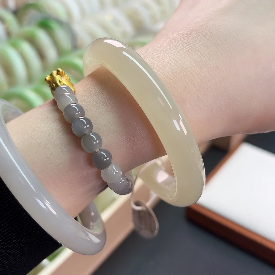 和田玉未镶嵌手镯【冰藕粉 起胶