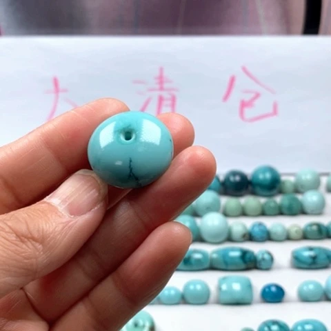 绿松石颈饰未镶嵌理***室