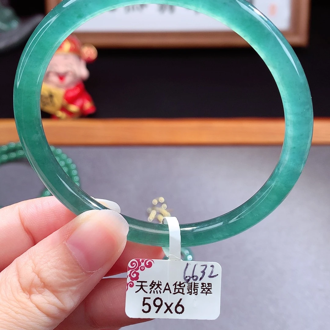 未镶嵌手镯（圆镯）翡翠