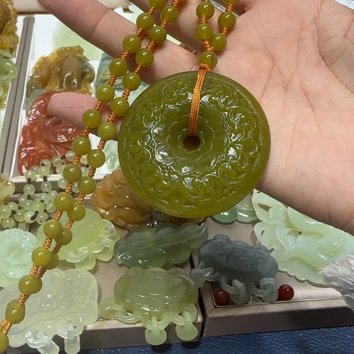 蛇纹石玉吊坠未镶嵌