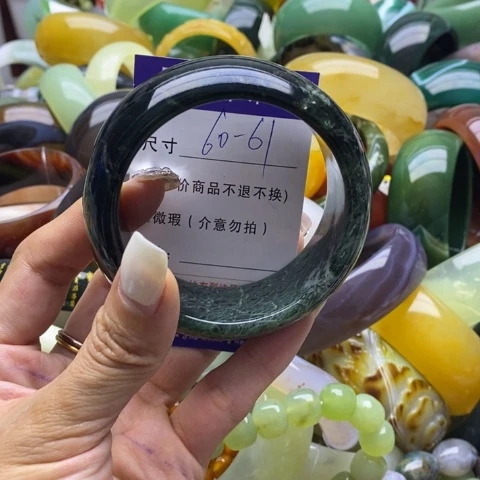 蛇纹石玉手镯未镶嵌
