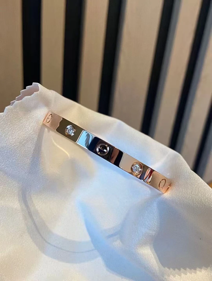 轻奢经典简约时尚18K金宽版四钻钻石手镯（多样性发其一）