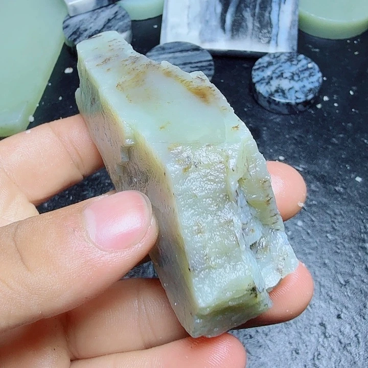 和田玉（糖玉）未镶嵌珠宝奇石