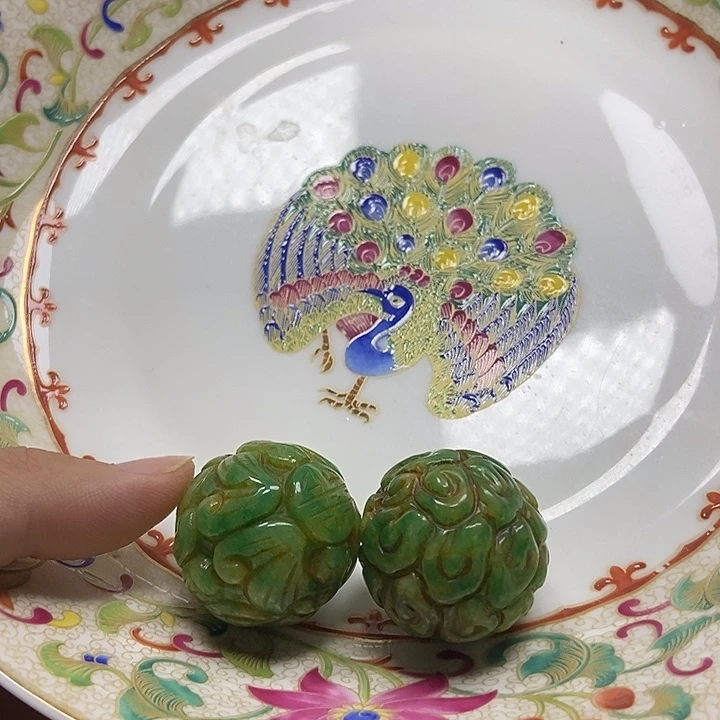 二***姐瓷片翡翠大珠子两颗