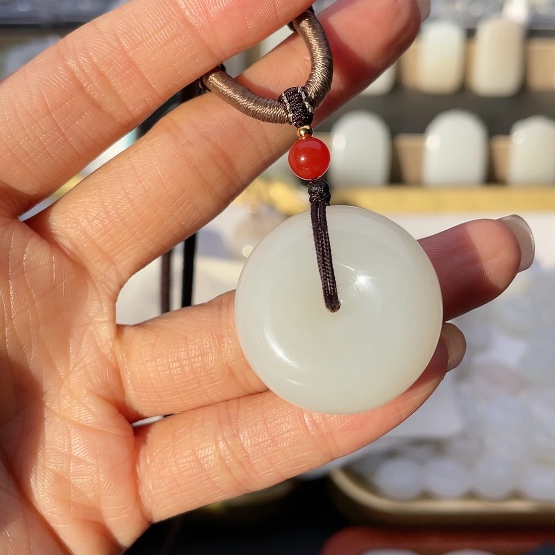 一***安和田玉未镶嵌颈饰