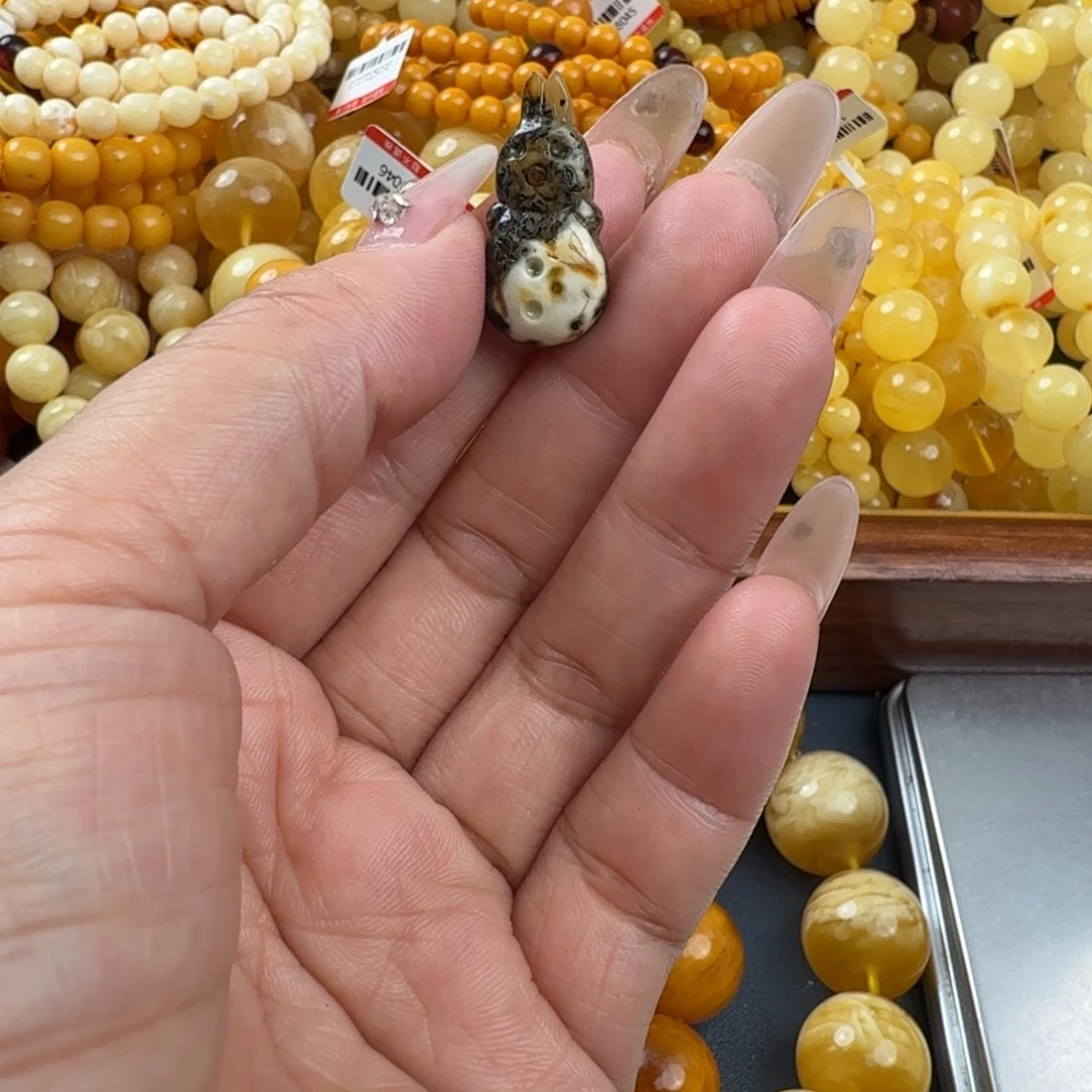 琥珀未镶嵌珠宝奇石