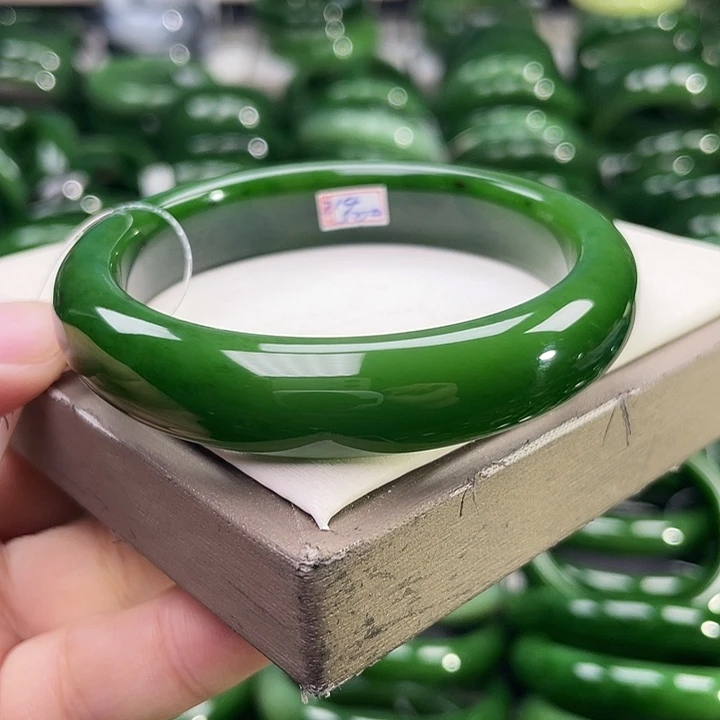 未镶嵌手镯和田玉（碧玉）