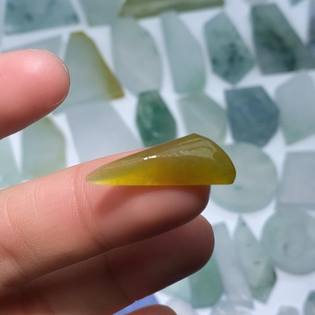 翡翠未镶嵌颈饰7533