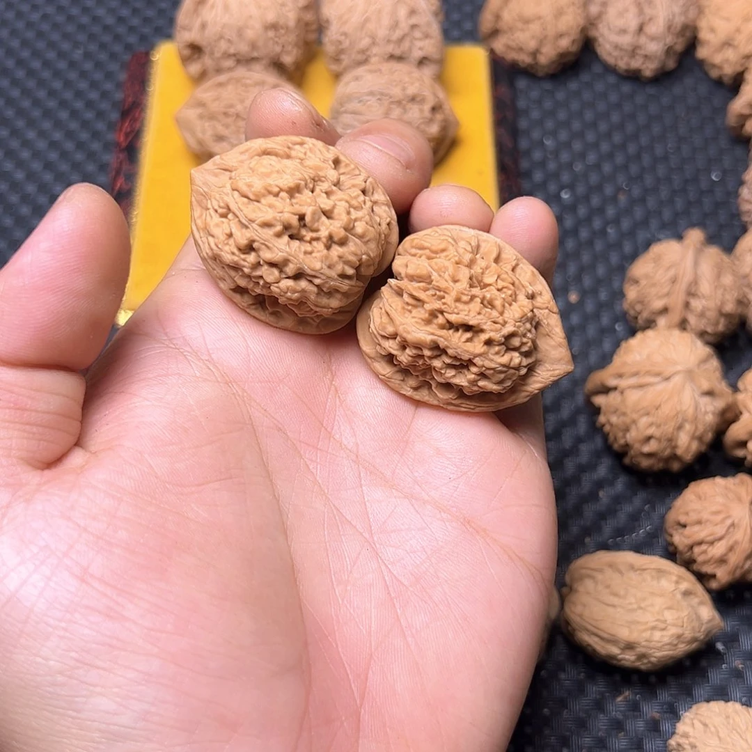 文玩核桃吊坠蚂蚁王