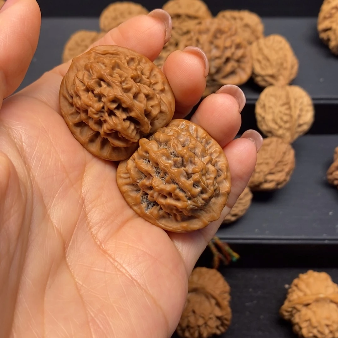 秦岭南侧为三叠瀑布环绕之中