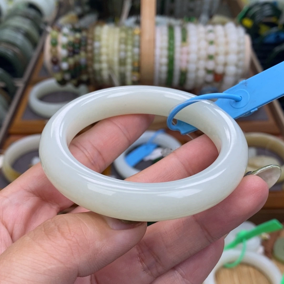 和田玉未镶嵌手镯