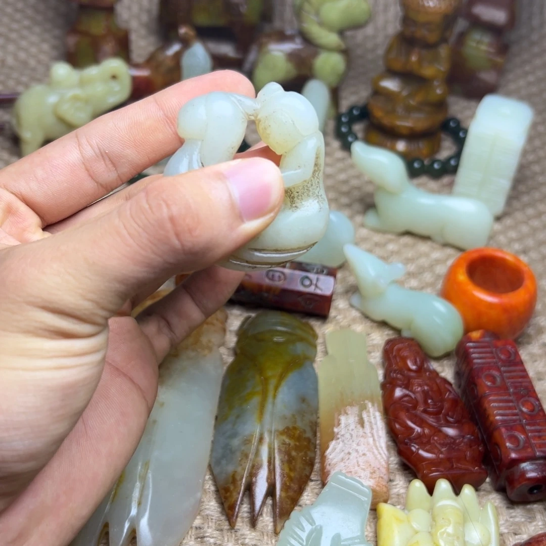 未镶嵌蛇纹石玉颈饰