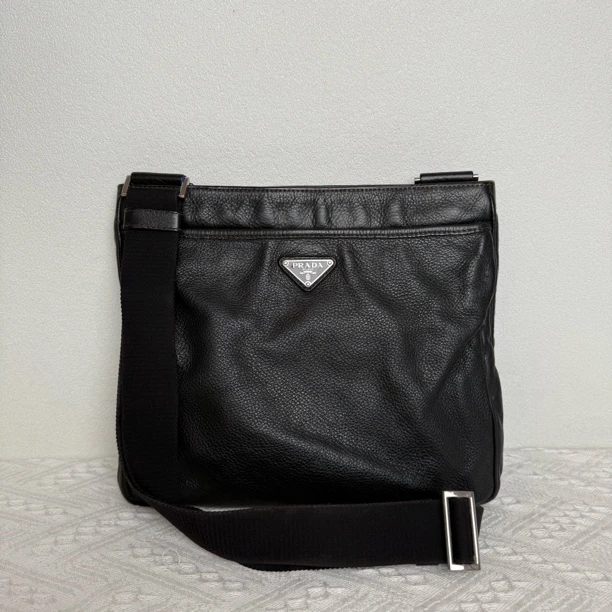 95新 Prada/普拉达 4200/男士时尚黑色真皮单肩包