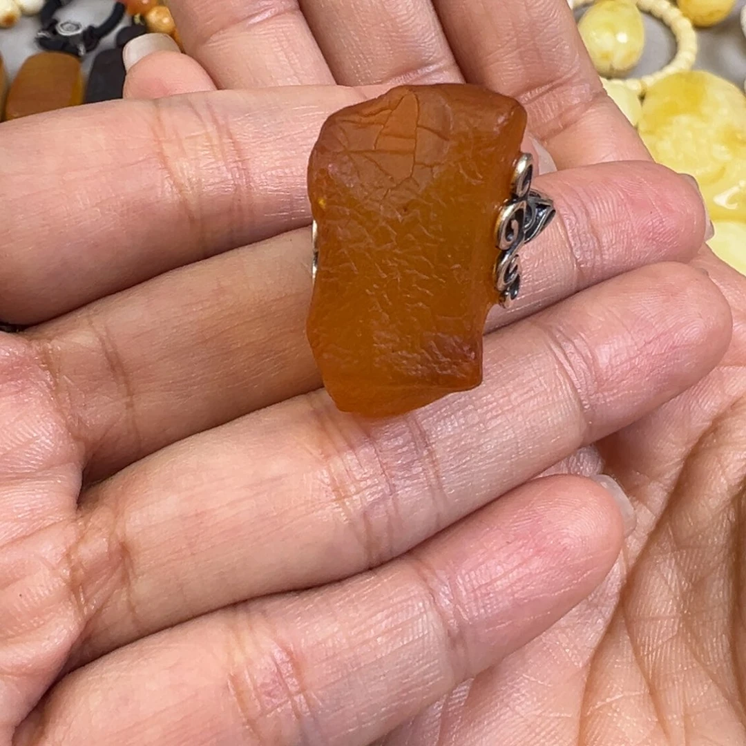 琥珀颈饰未镶嵌蜜蜡
