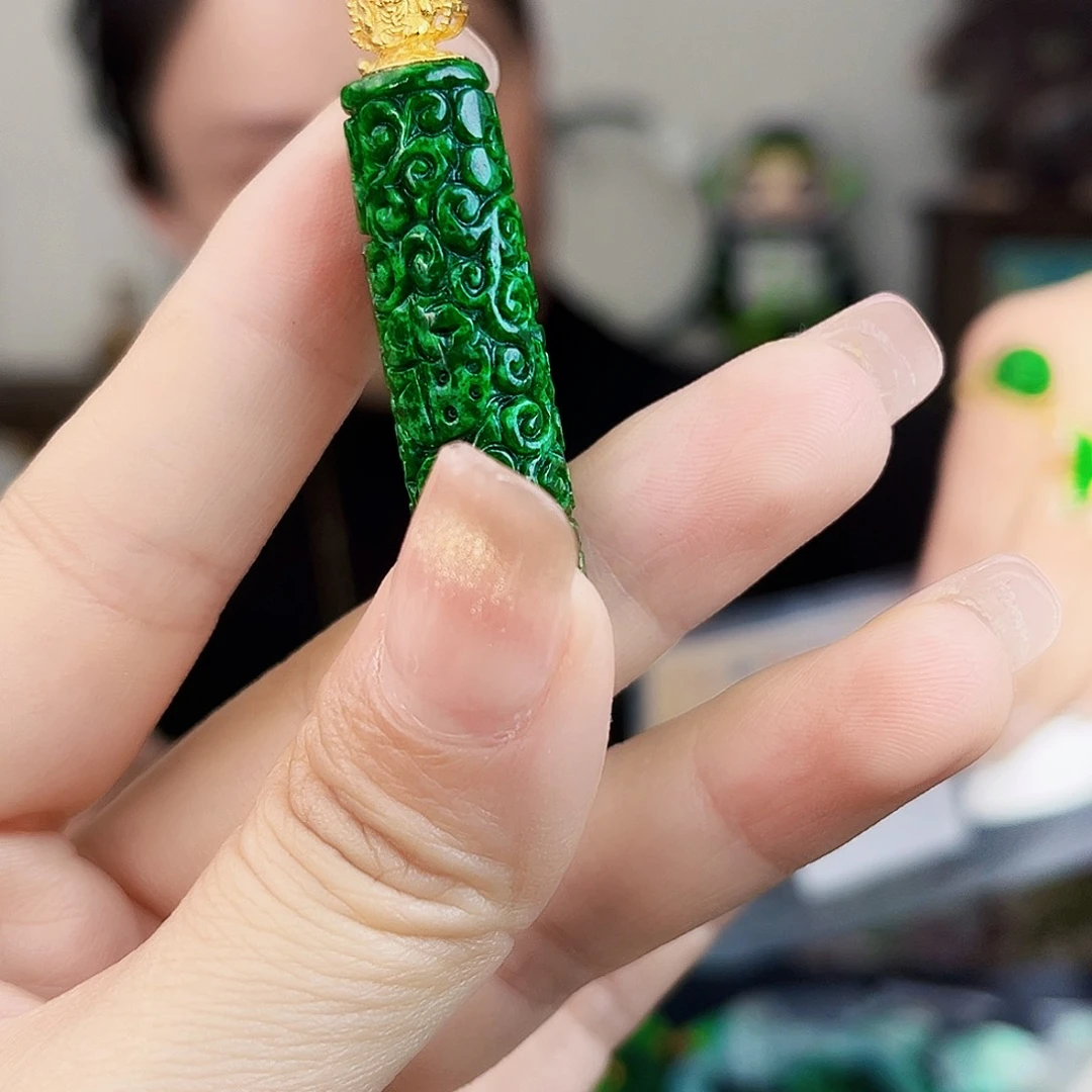 翡翠未镶嵌颈饰多样性