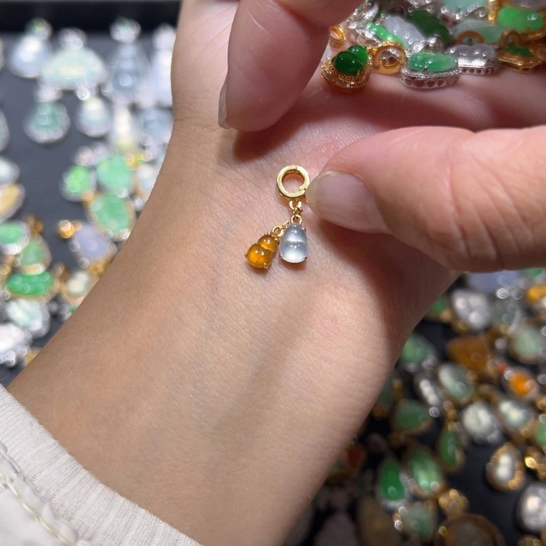 翡翠颈饰18K金镶嵌吊坠