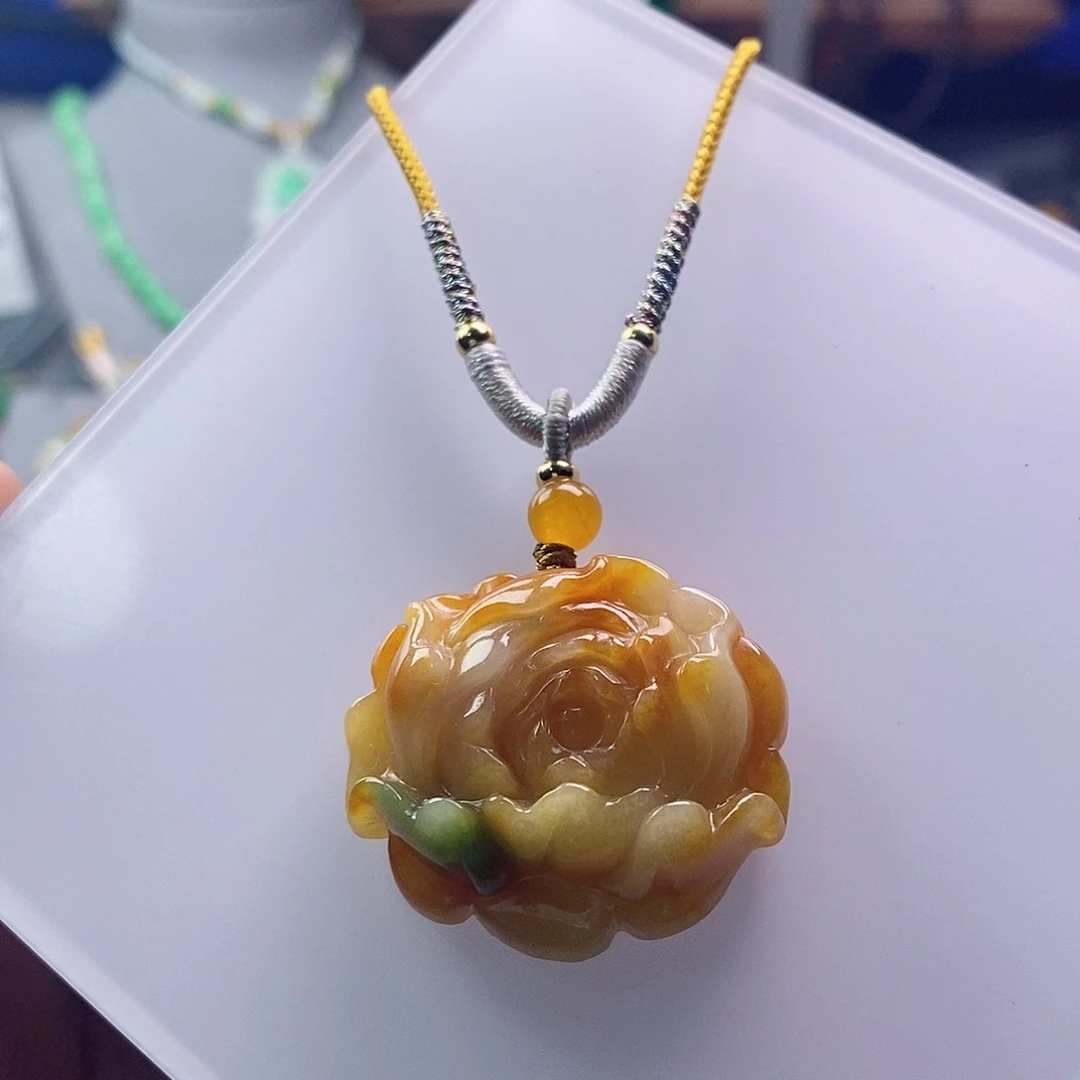 翡翠未镶嵌吊坠(赠链)