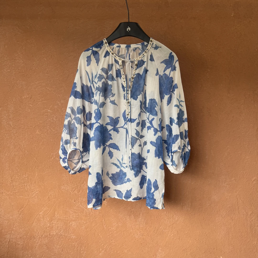 IMMUNO壹糯 气质水墨蓝染落花钉珠系带苎麻夏日轻盈圆领衬衫