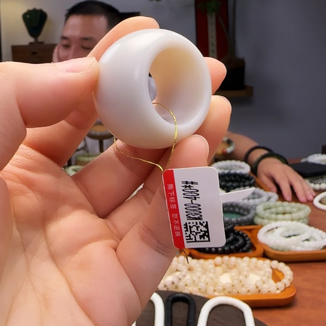 未镶嵌戒指和田玉