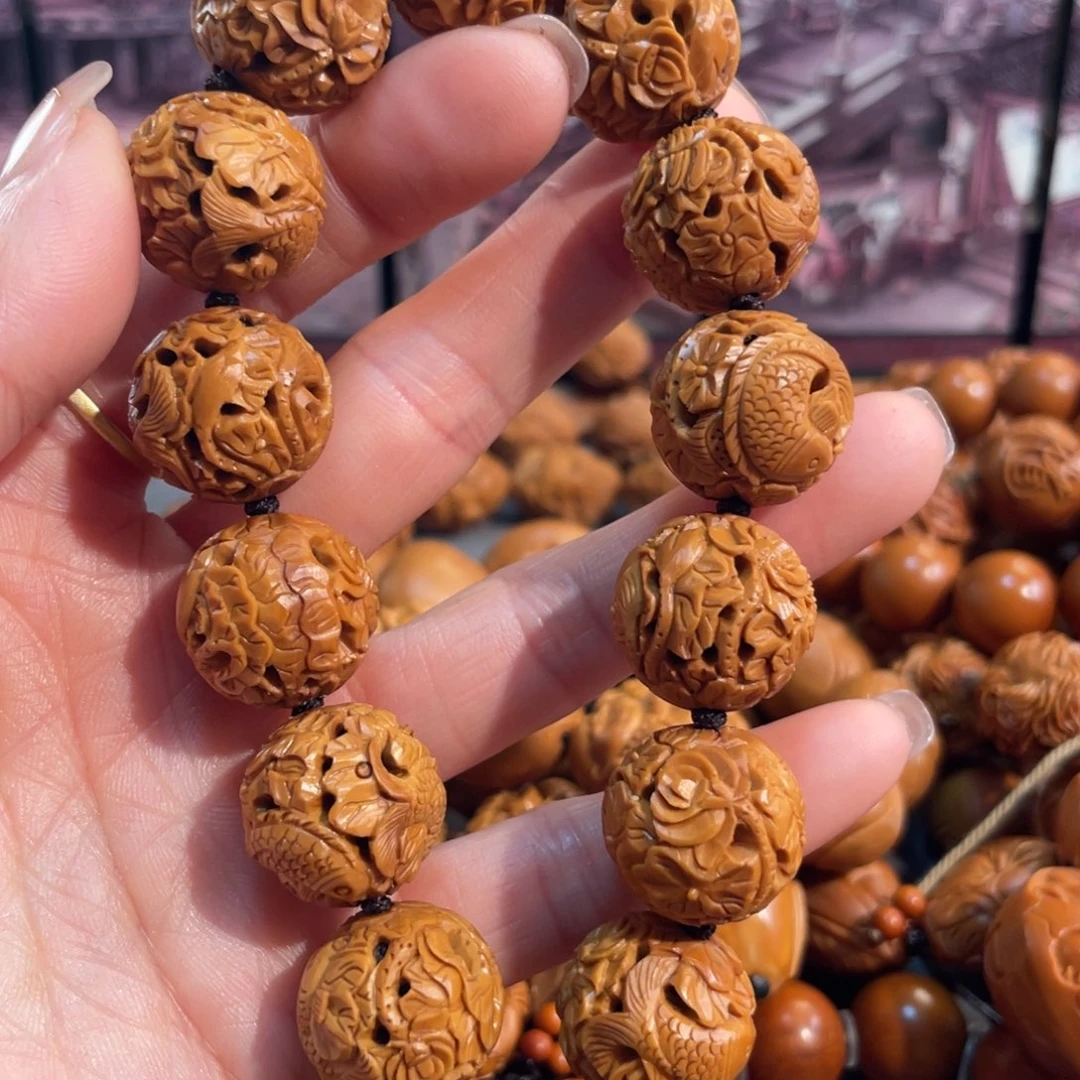 橄榄核手串T****正圆镂空鲤鱼