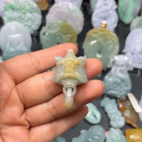 翡翠未镶嵌颈饰翡翠