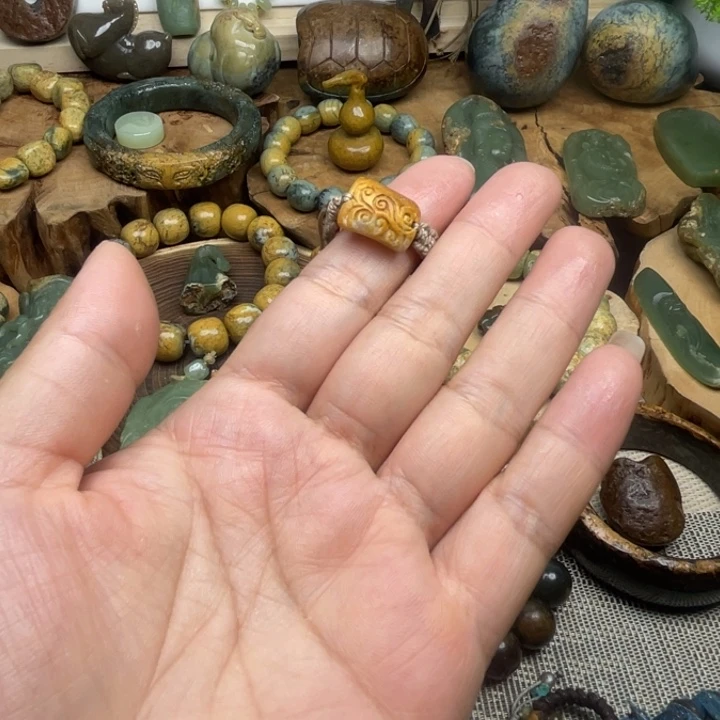 乐***扬未镶嵌岫岩河磨玉（透闪石质玉）珠宝奇石
