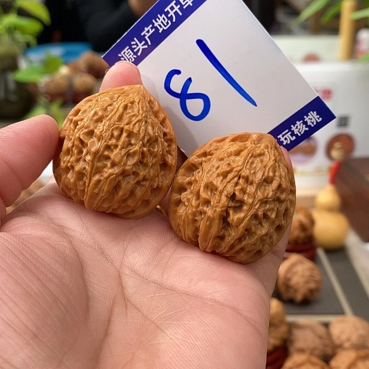 文玩核桃把件35金牛81号