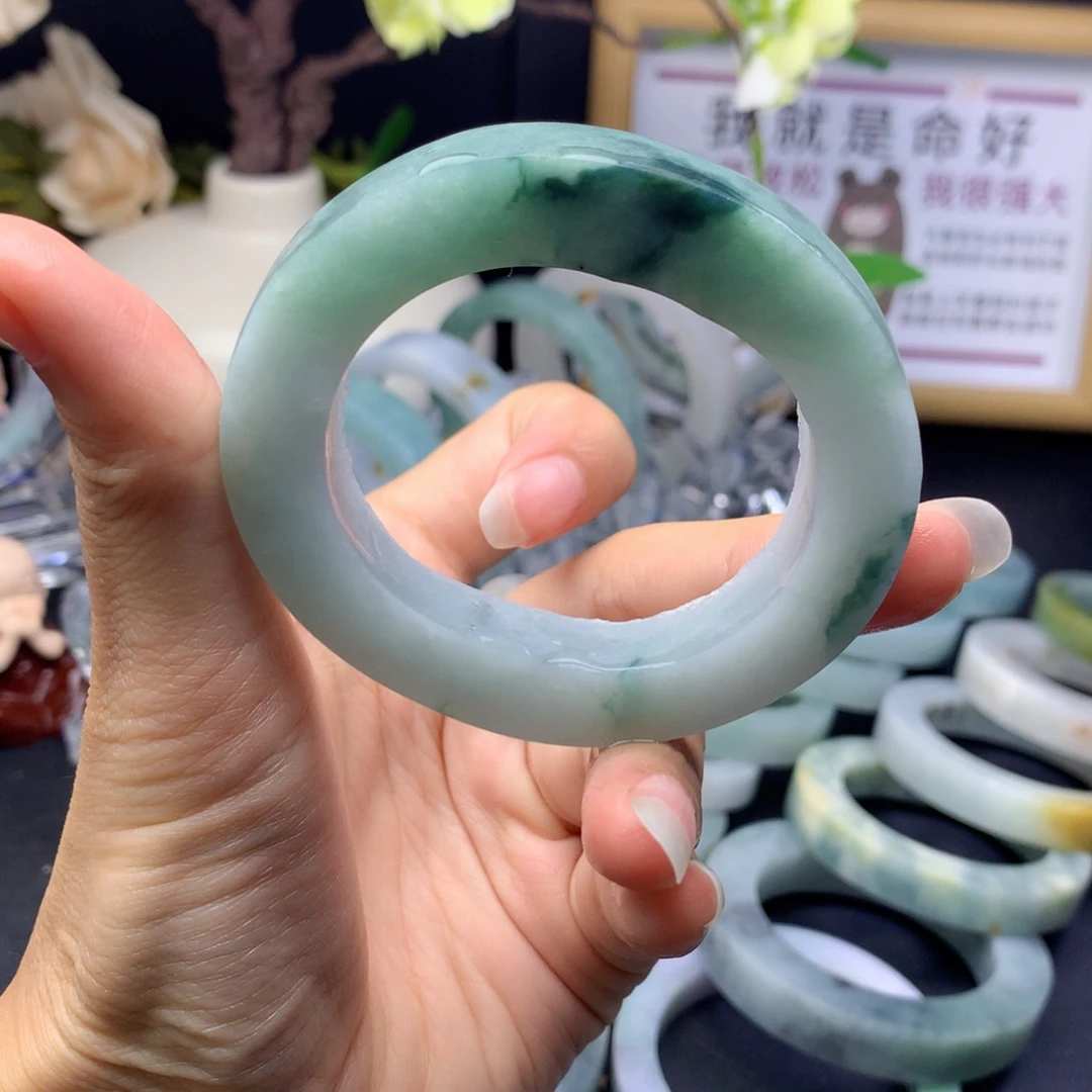 自***欢未镶嵌翡翠手镯定制翡翠
