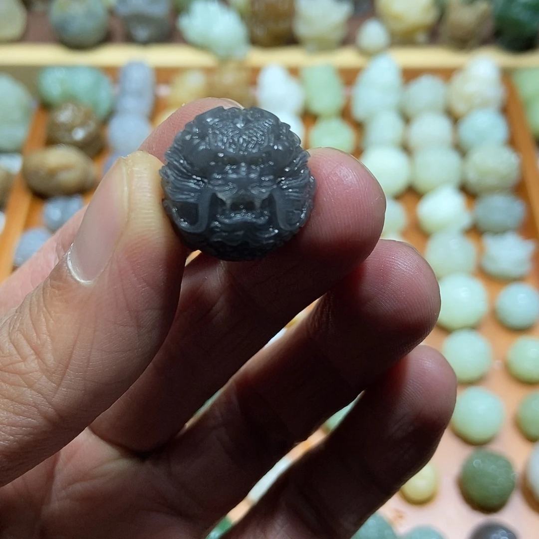 和田玉未镶嵌颈饰定制