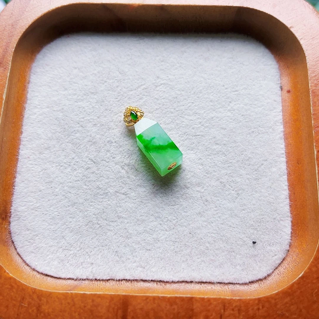 翡翠18K金镶嵌吊坠(不含链)R**白