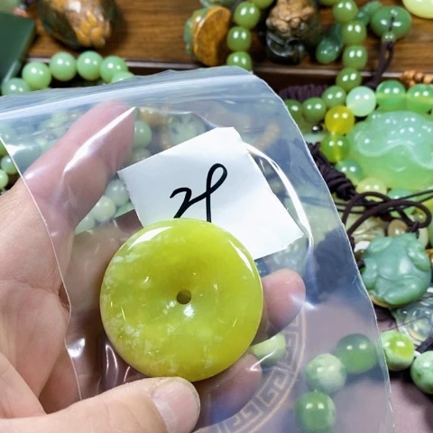 未镶嵌蛇纹石玉颈饰