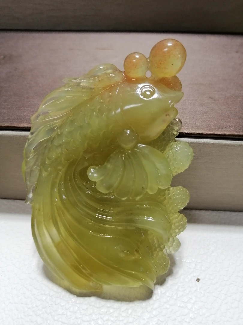 纯天然岫玉辽阳红俏色大斗鱼