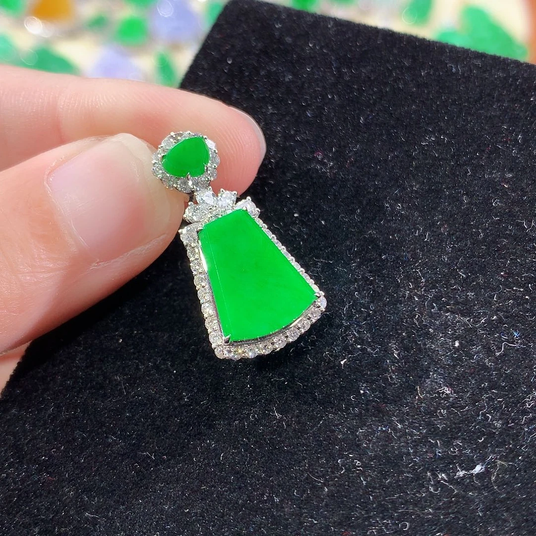 翡翠18K金镶嵌颈饰