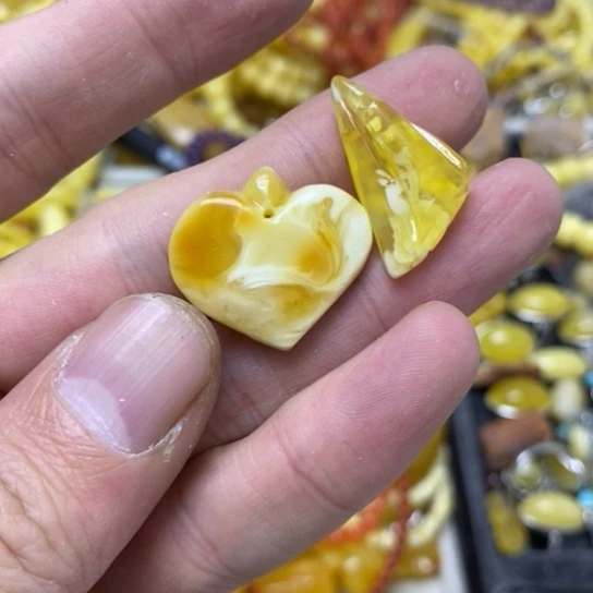 蜜蜡裸石未镶嵌吊坠