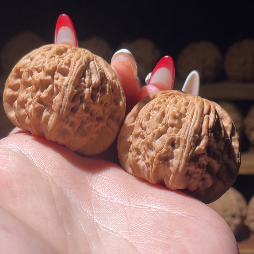 文玩核桃吊坠白狮子39