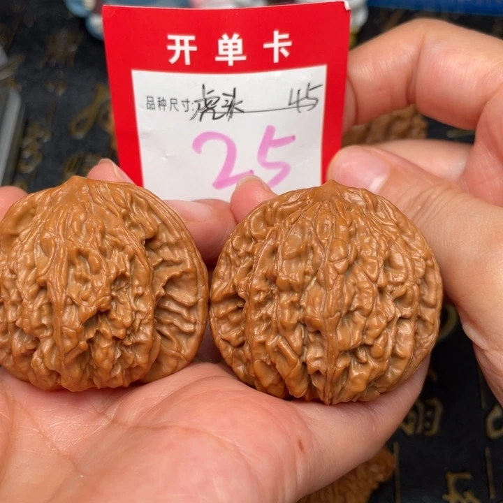 吊坠桃核文玩了吗