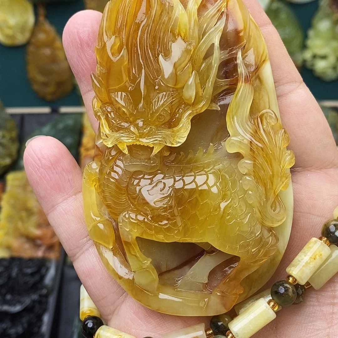 大***山蛇纹石玉未镶嵌颈饰麒麟