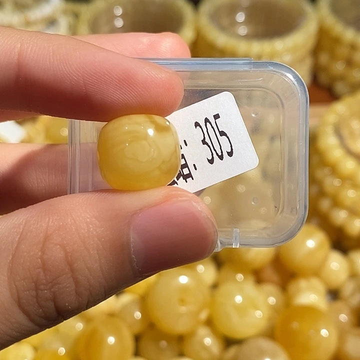 未镶嵌琥珀珠宝奇石305