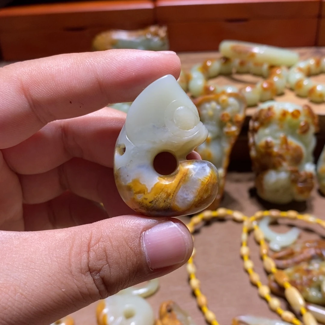 岫岩河磨玉（透闪石质玉）未镶嵌珠宝奇石