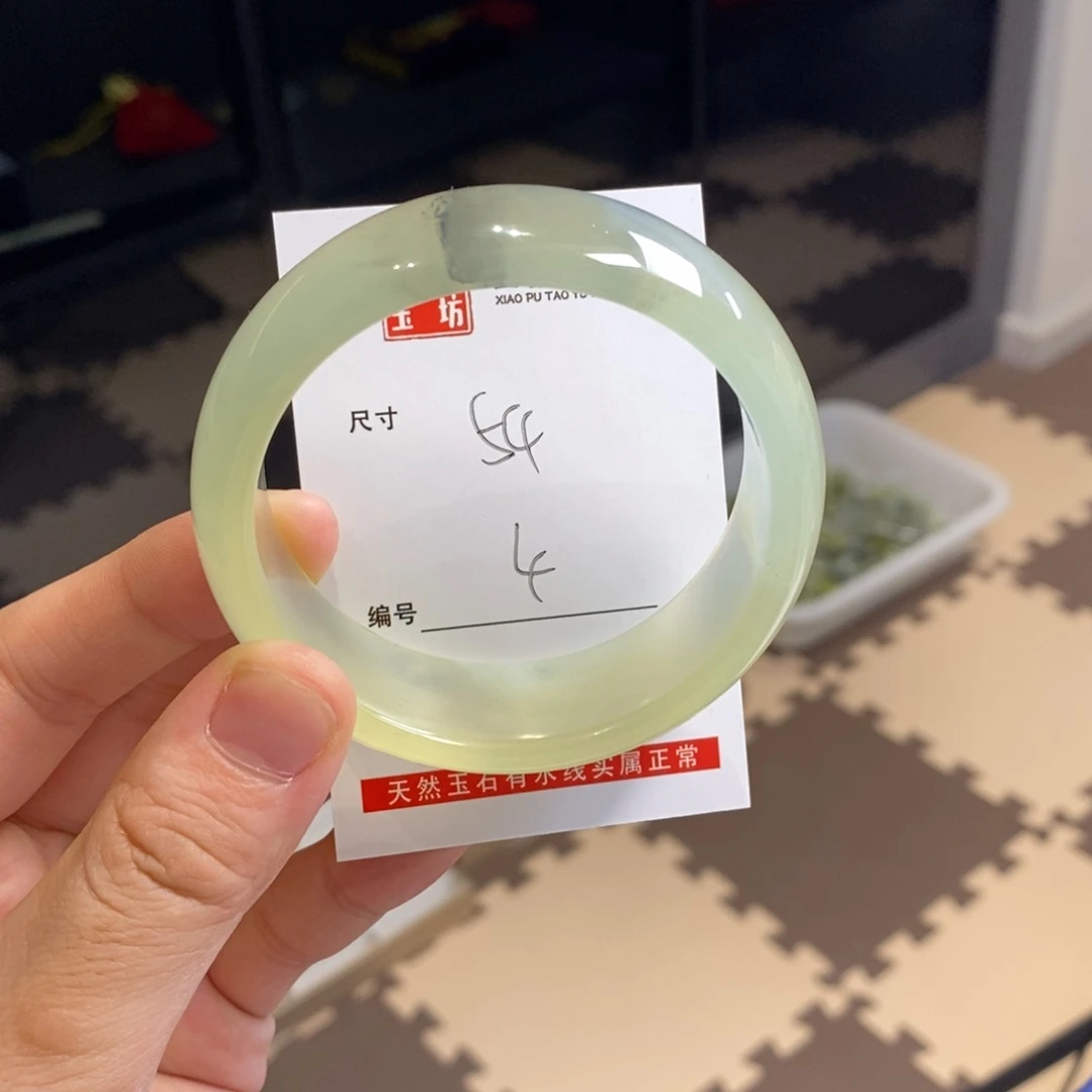 蛇纹石玉手镯未镶嵌?*梦