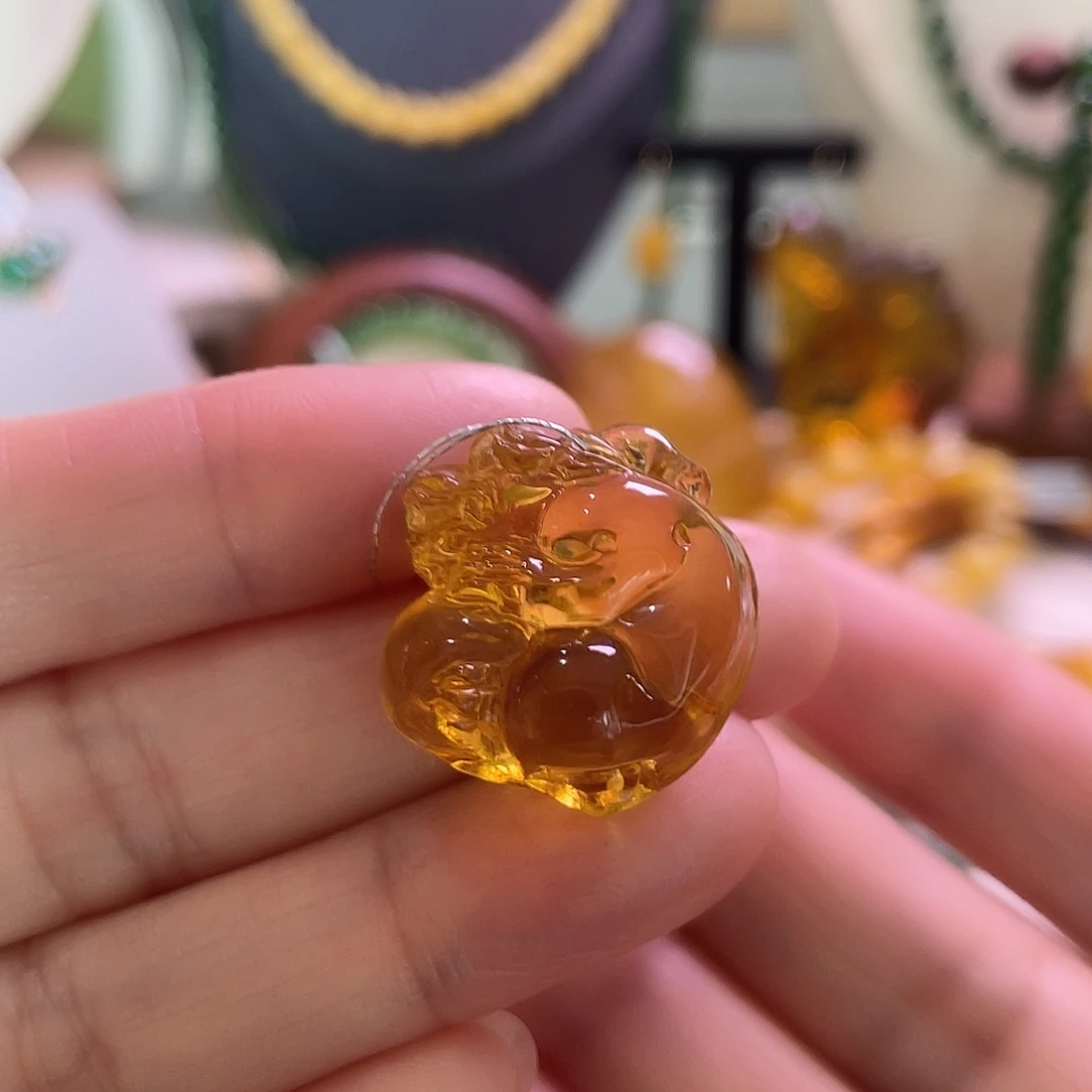 蓝珀未镶嵌珠宝奇石瑞兽 3.7克